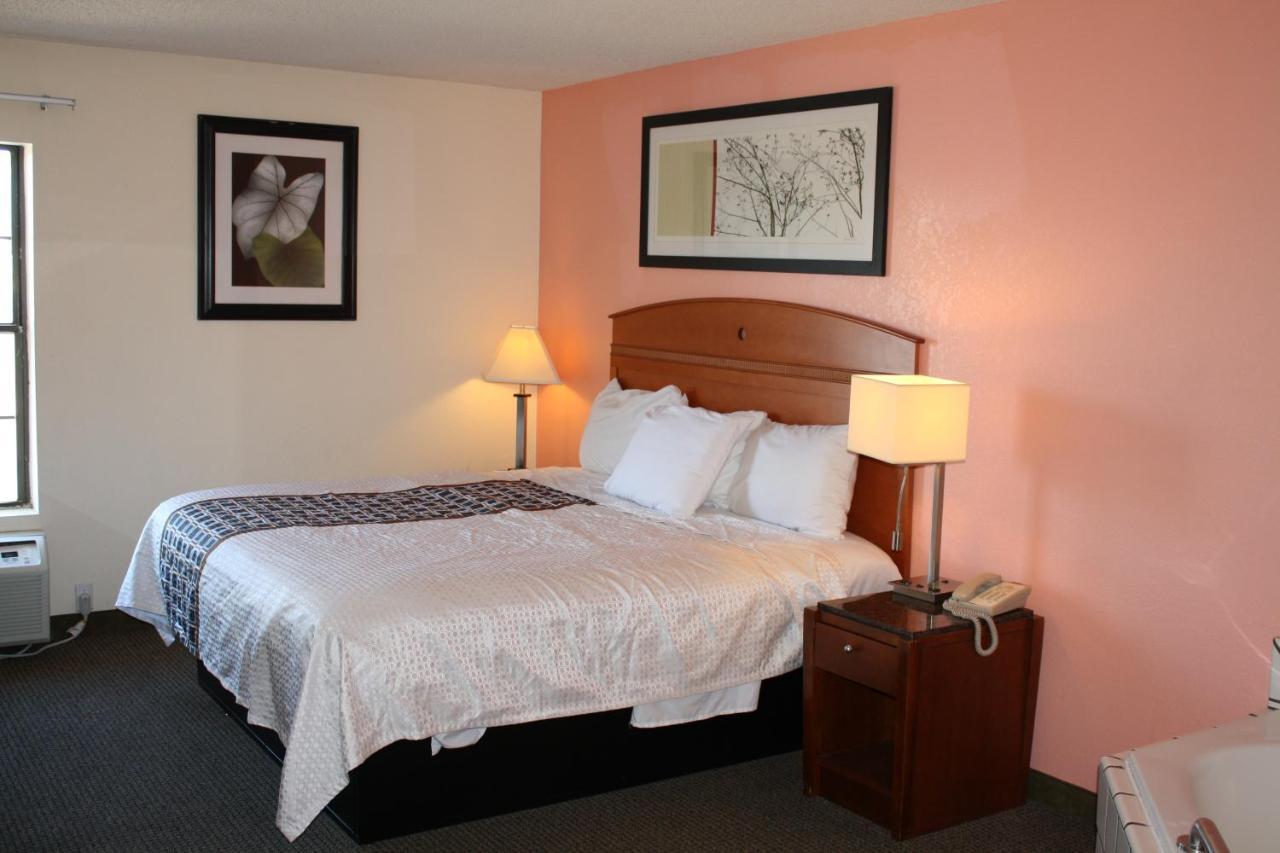 Executive And 2* Wichita Falls