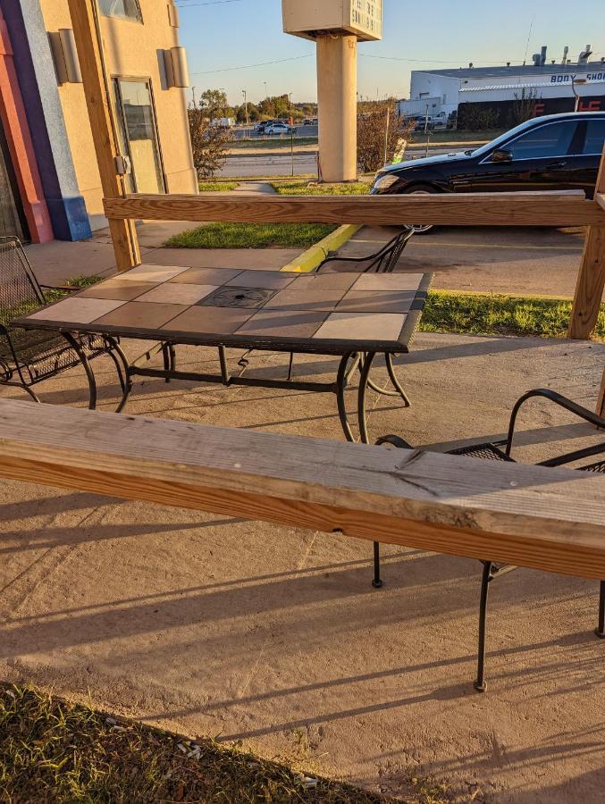 Motel Executive And Wichita Falls