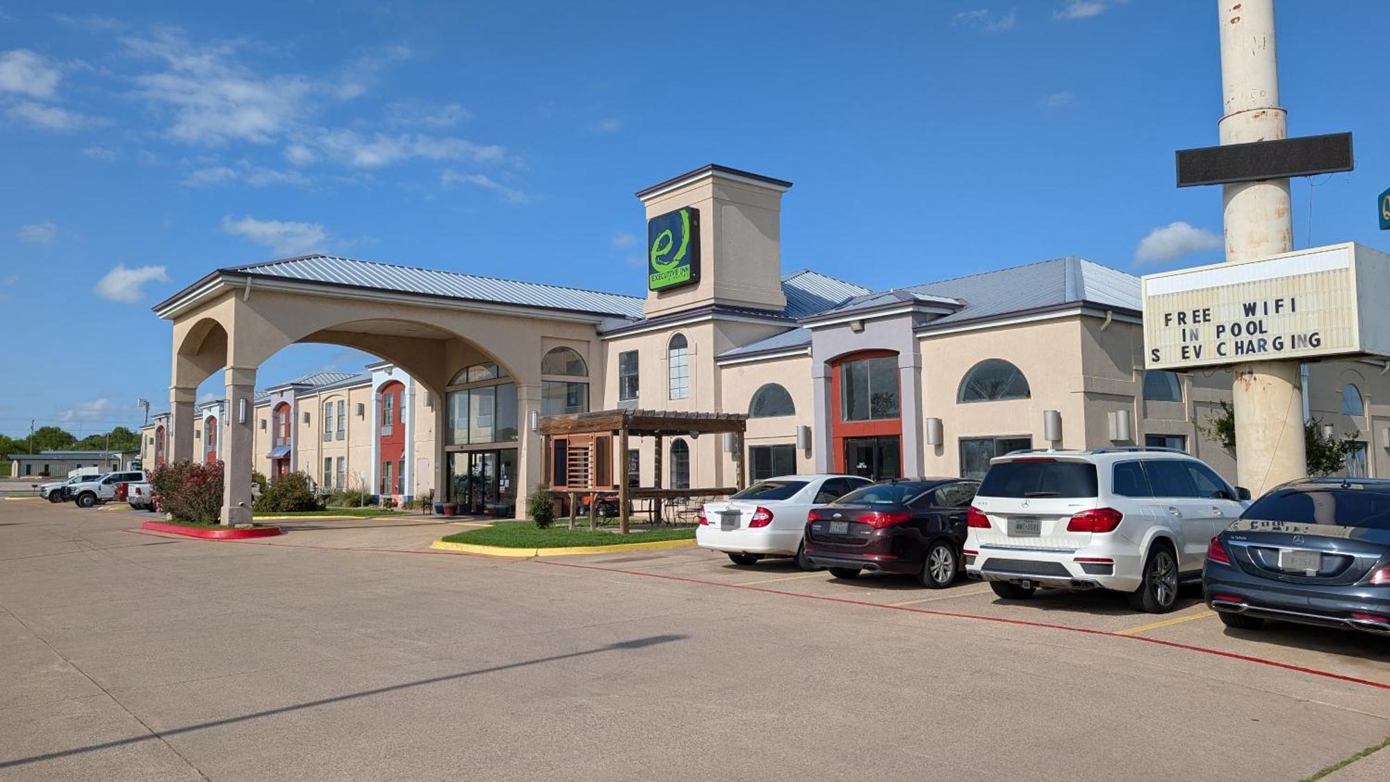 Motel Executive And Wichita Falls