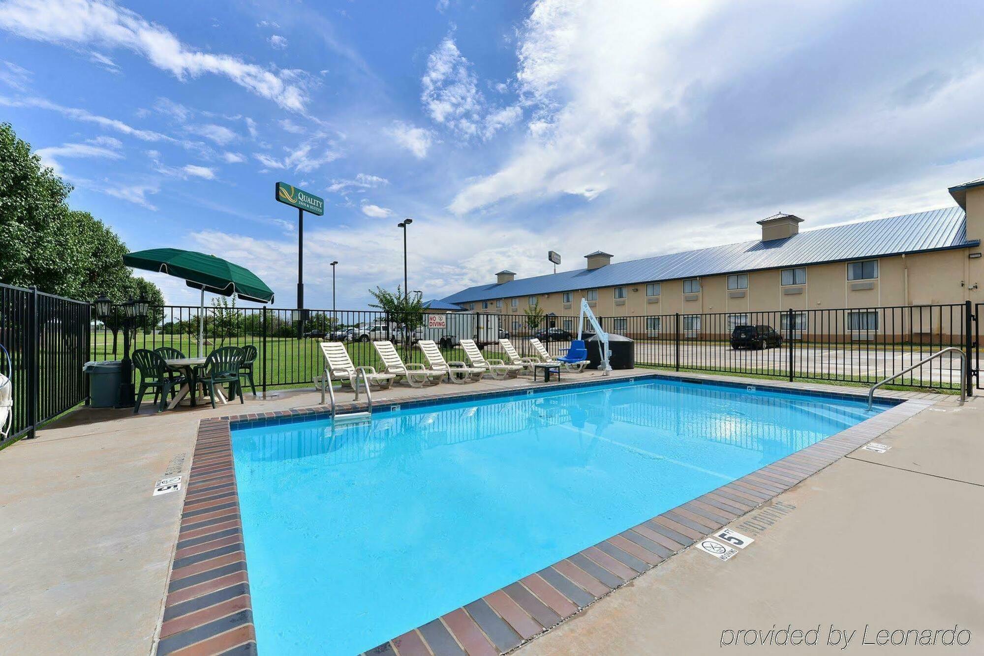 Motel Executive And 2*